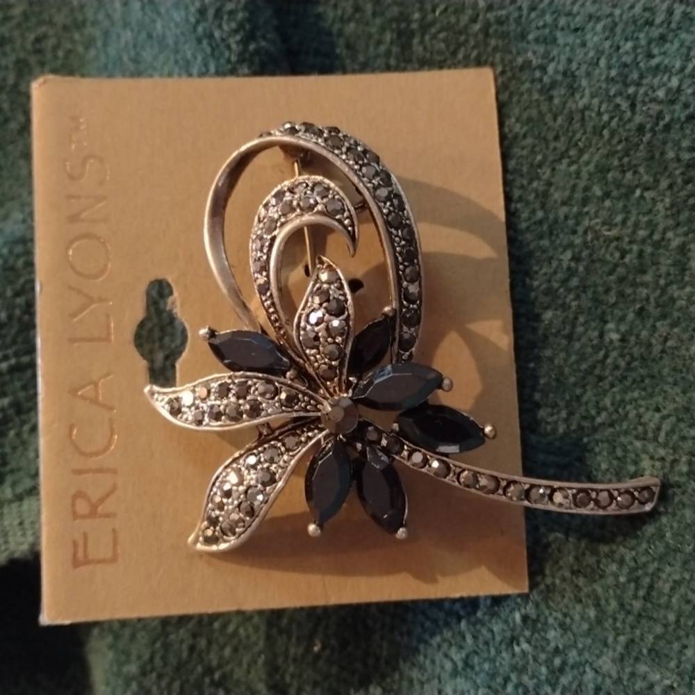 Flower brooch